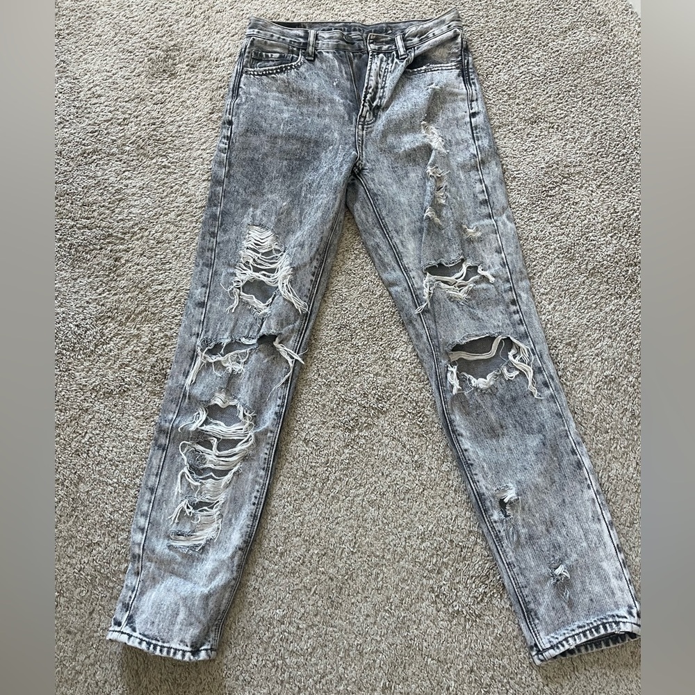 American Eagle distressed jean